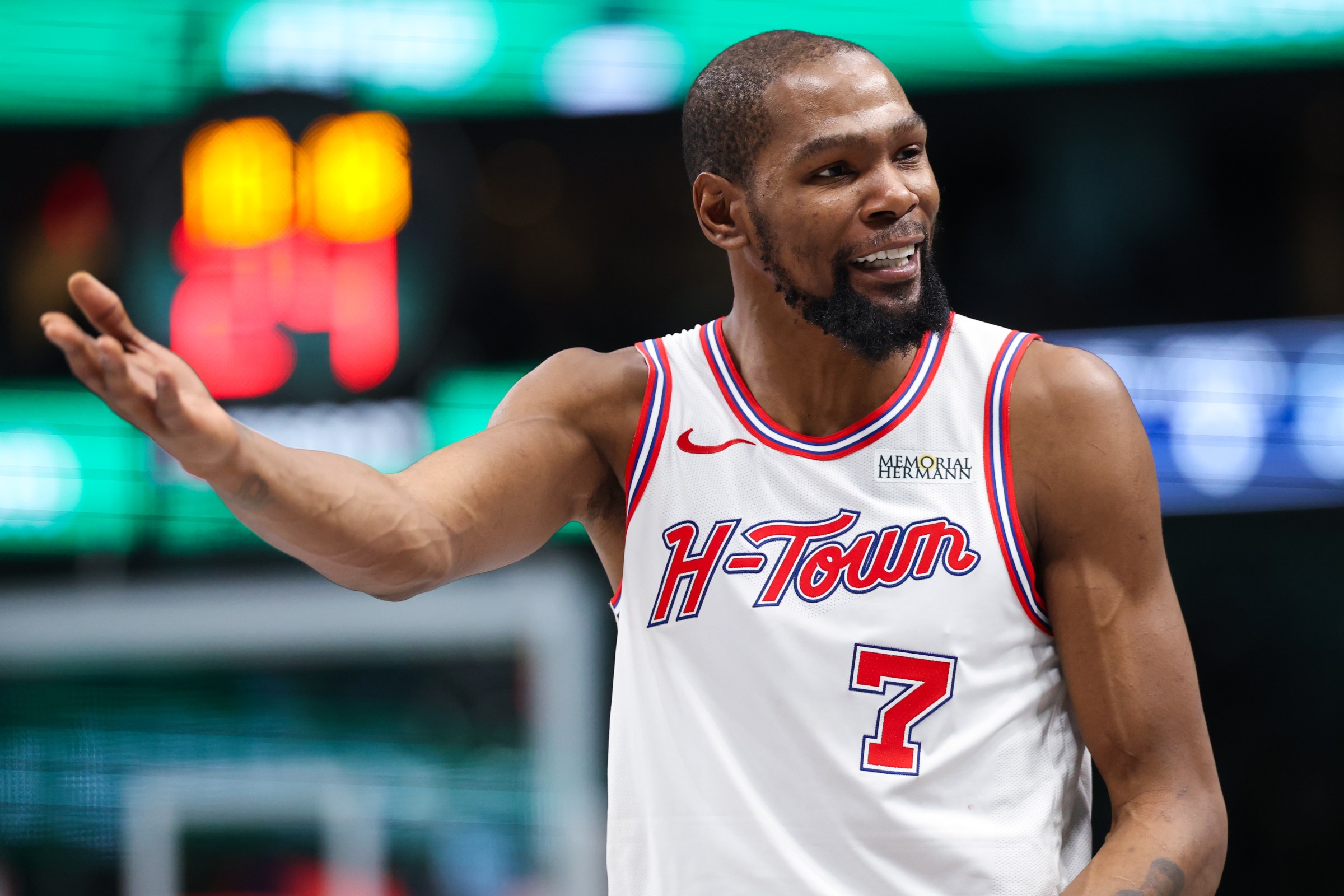 Rockets take on Suns in Houston