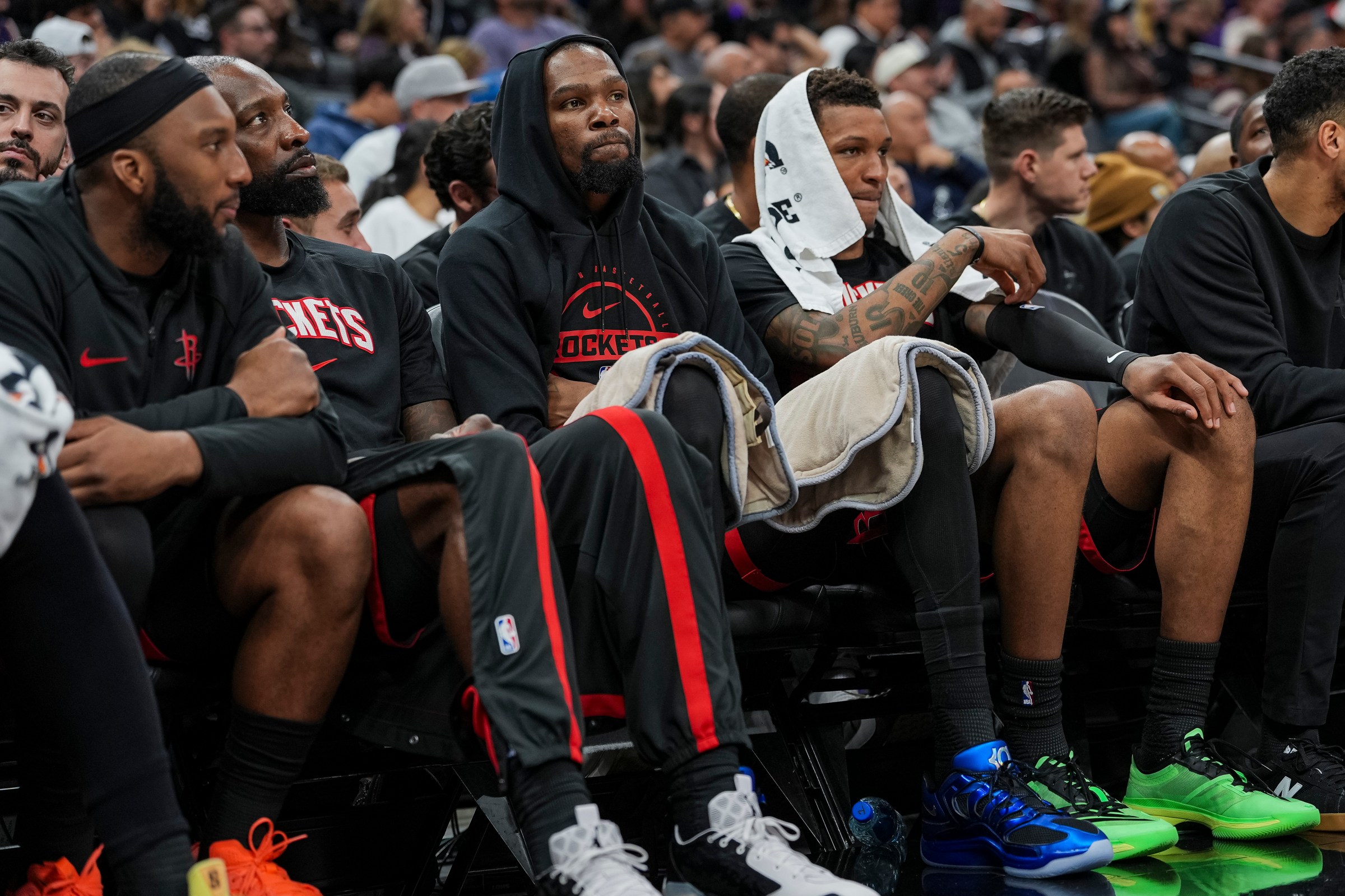 Rockets continue to struggle on the road, lose to the Kings 111-98