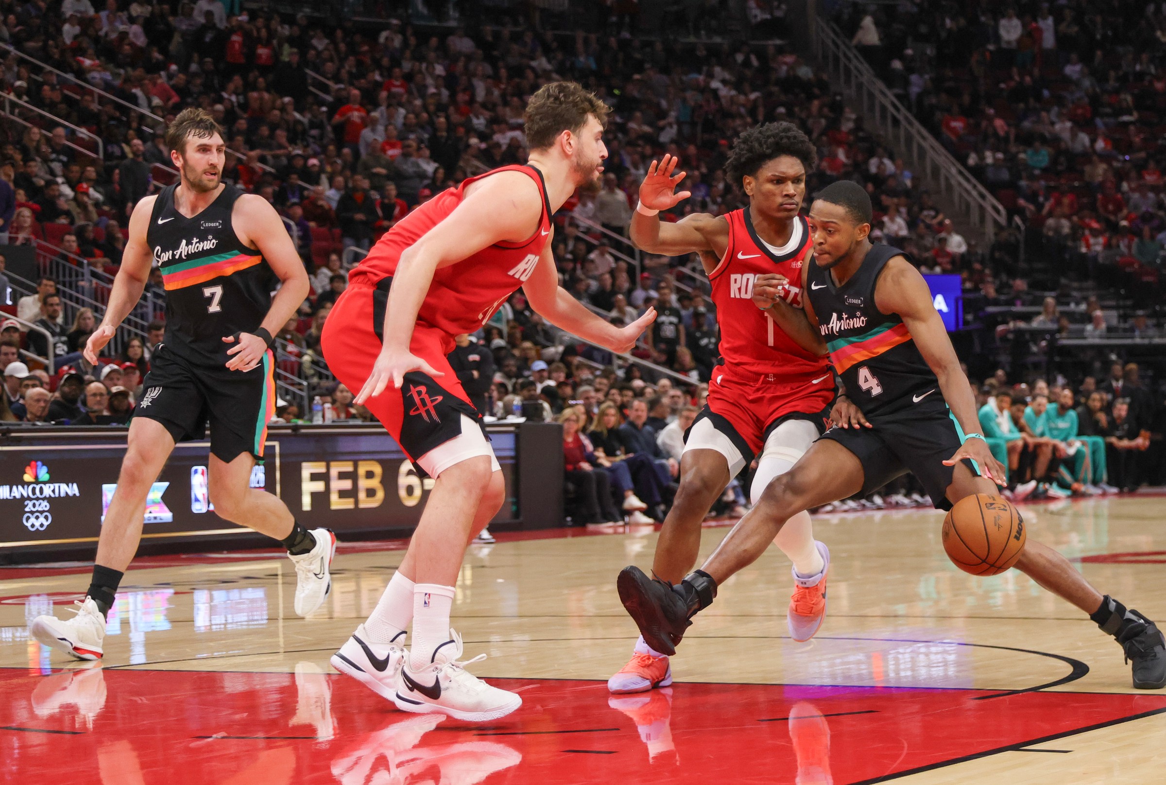 Rockets blast past Spurs 111-106